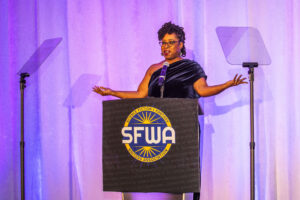 Toastmaster Erin Roberts welcomes attendees to the 60th Anniversary Nebula Awards Ceremony, held on Saturday, June 7 in Kansas City, Missouri. (Photo Credit: Kaitrin Acuna, 2025.)